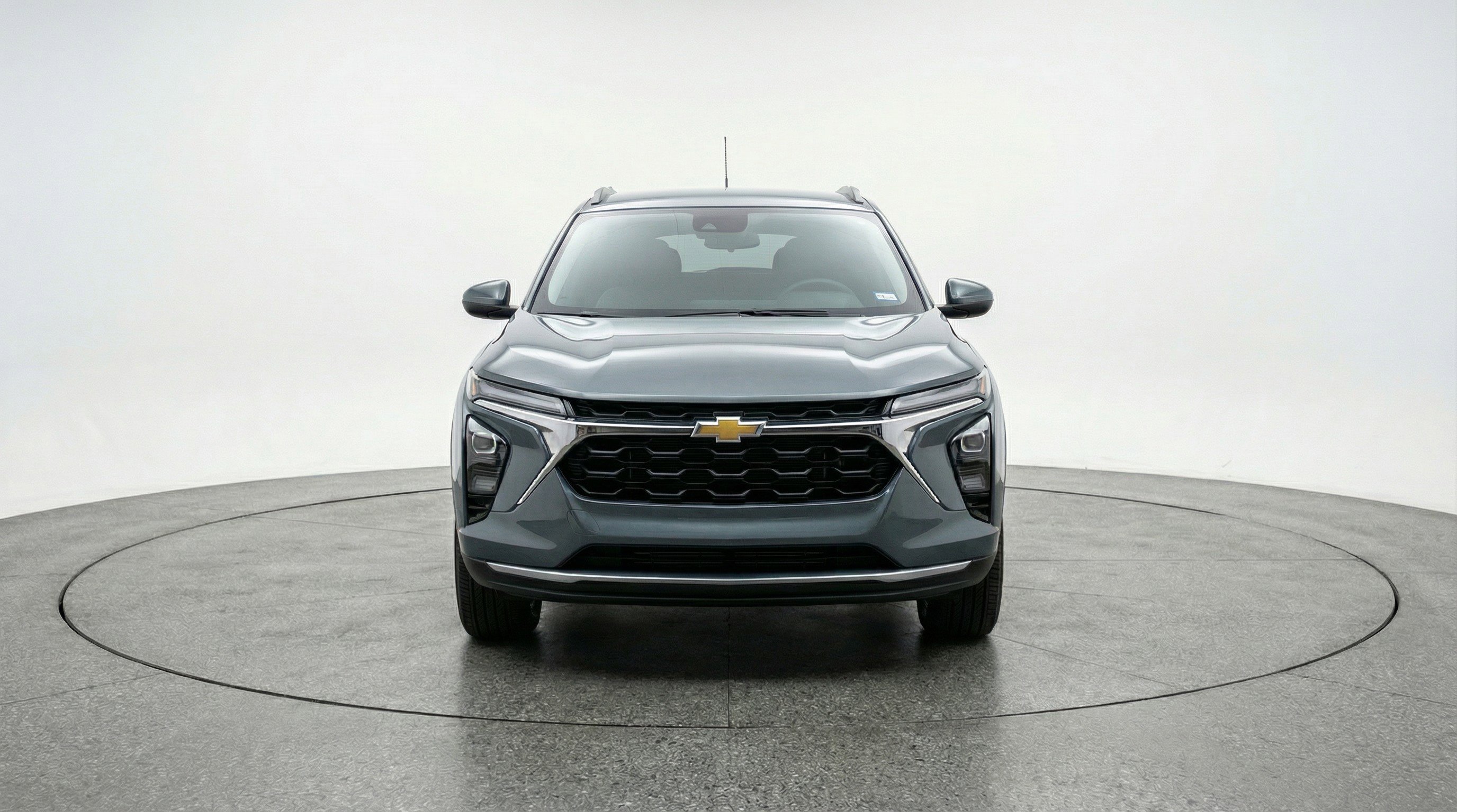 Used 2025 Chevrolet Trax LT w/ LT Convenience Package image 2