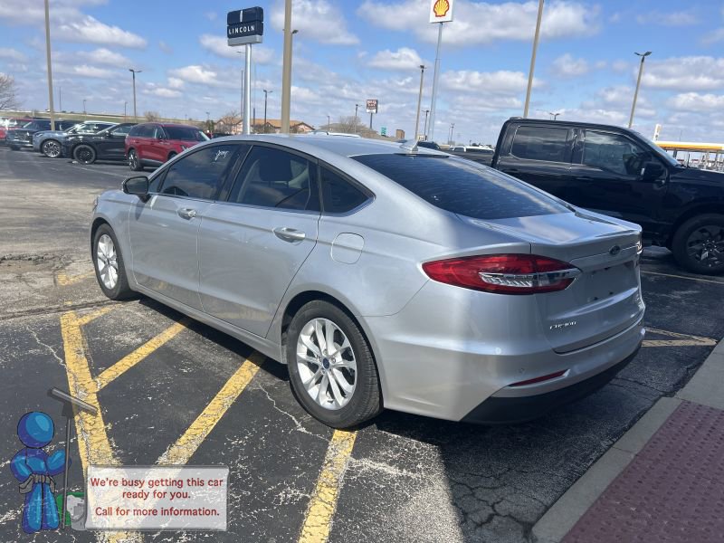 Used 2019 Ford Fusion SE image 3