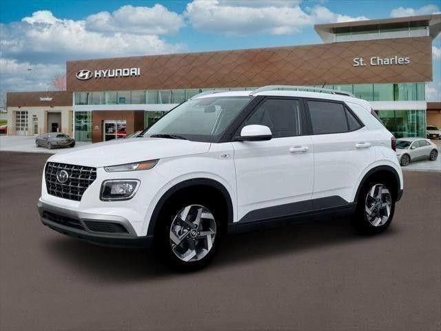 Used 2026 Hyundai Venue SEL FWD image 2