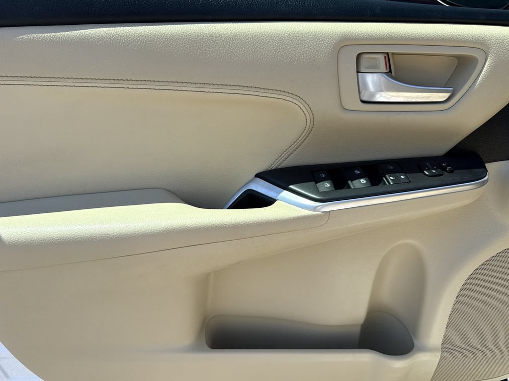 Used 2015 Toyota Camry XLE FWD image 10