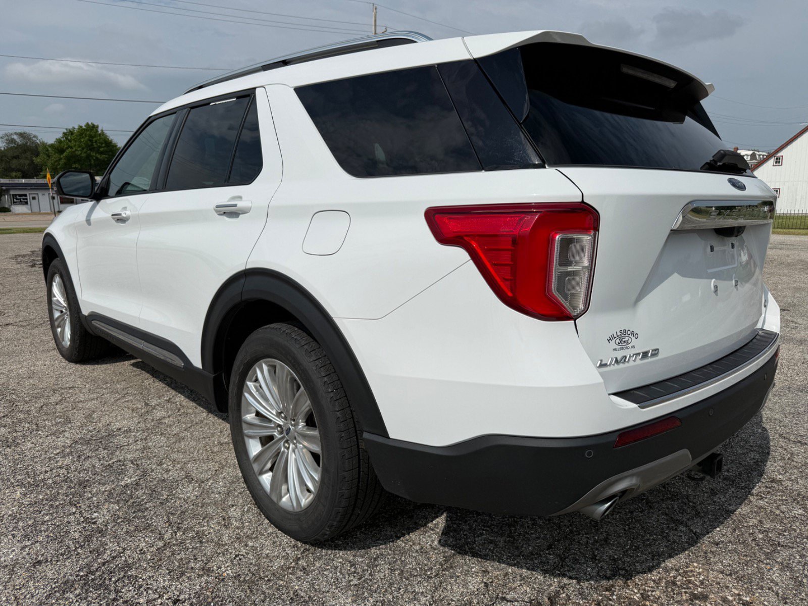 Certified 2021 Ford Explorer Limited w/ Hybrid Equipment Group 310A AWD/4WD image 8