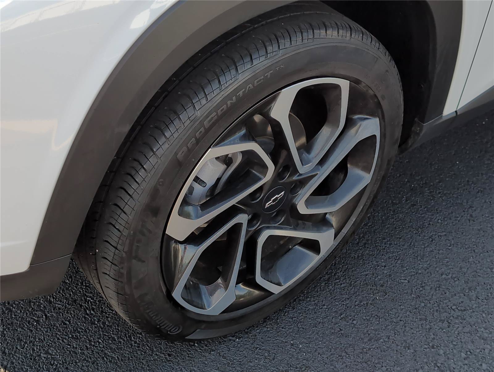 Used 2025 Chevrolet Trax RS w/ Sunroof Package FWD image 11