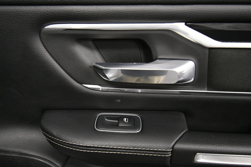 Used 2020 RAM 1500 Laramie AWD/4WD image 26