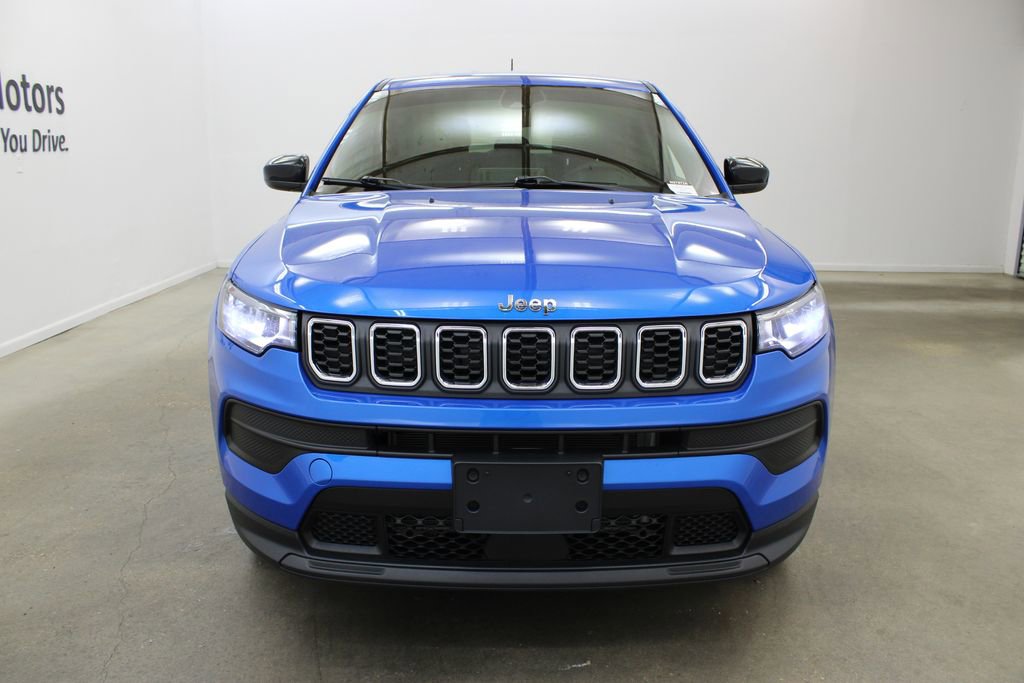 Used 2025 Jeep Compass Sport AWD/4WD image 6