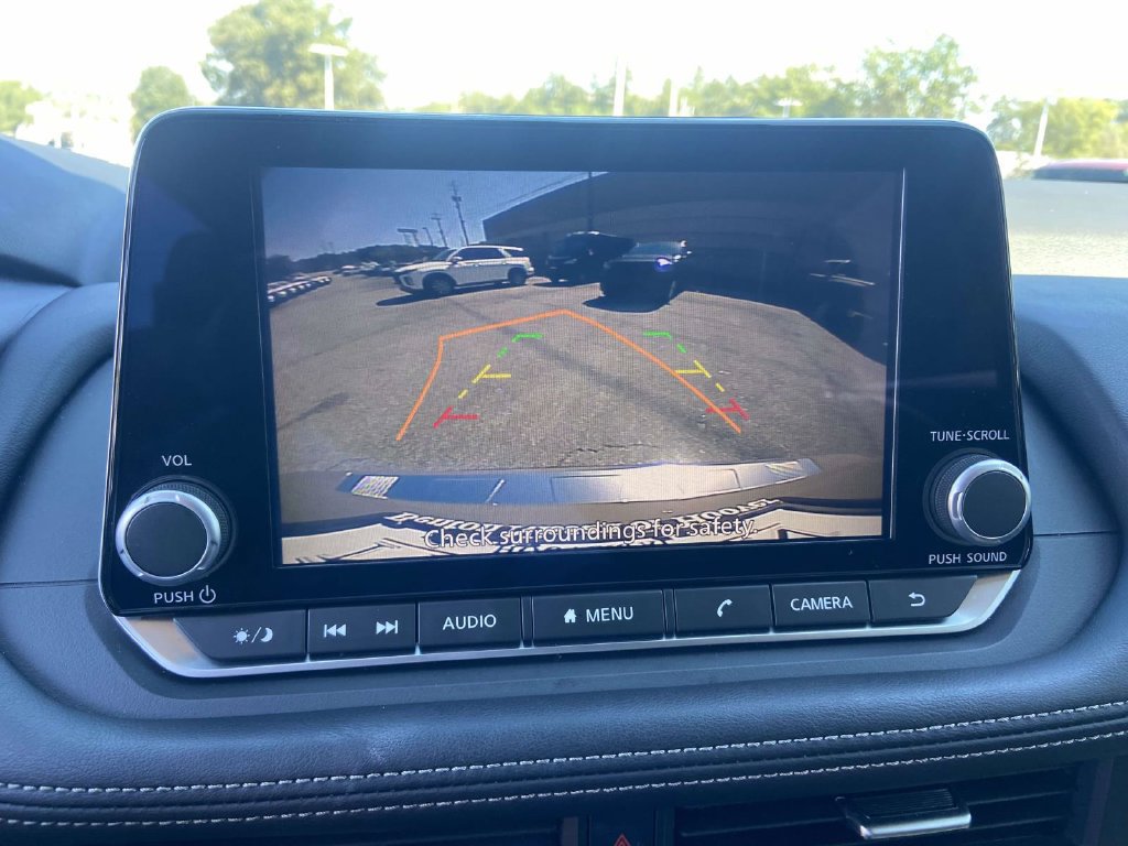 Used 2024 Nissan Rogue SV FWD image 18