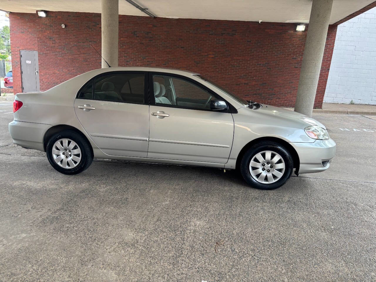 Used 2004 Toyota Corolla LE FWD image 4