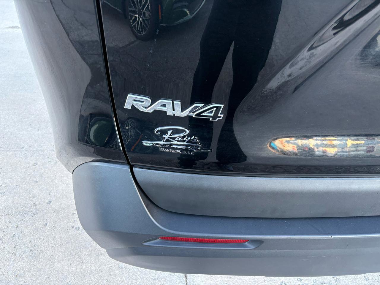 Used 2021 Toyota RAV4 XLE image 9