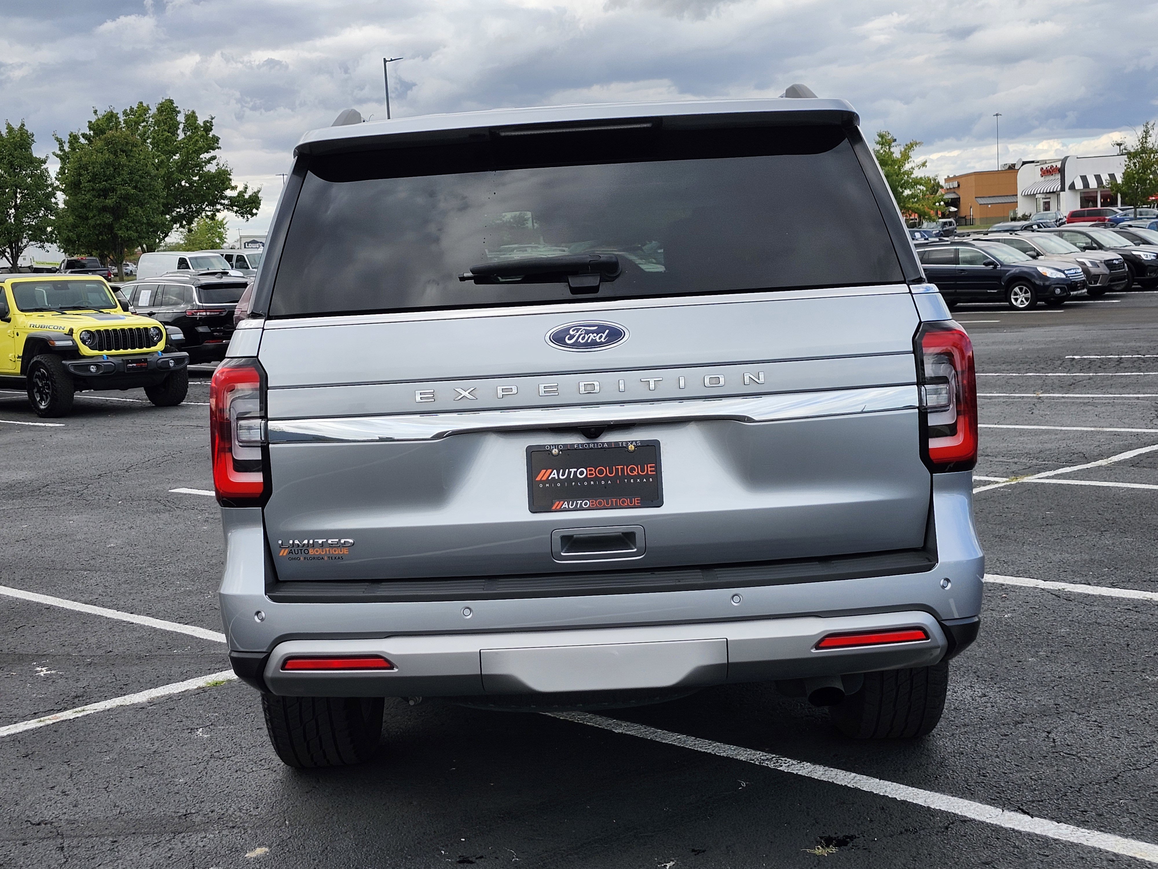 Used 2024 Ford Expedition Limited image 9