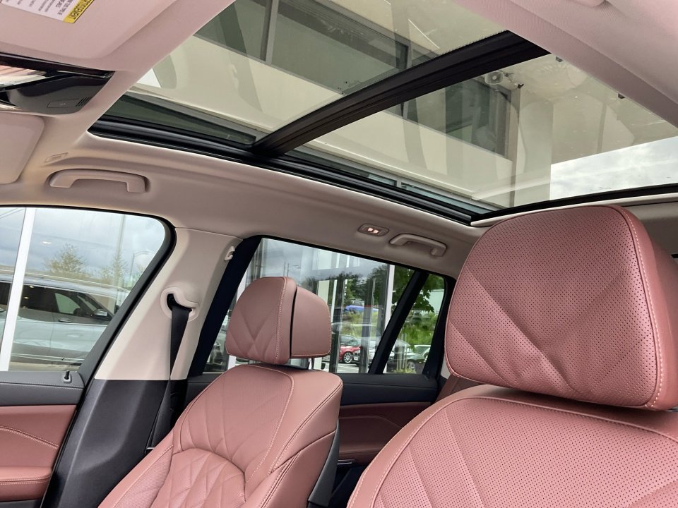 Used 2026 BMW X7 xDrive40i image 21