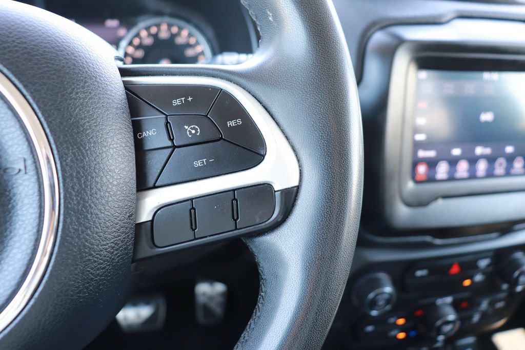 Used 2021 Jeep Renegade Latitude FWD image 19