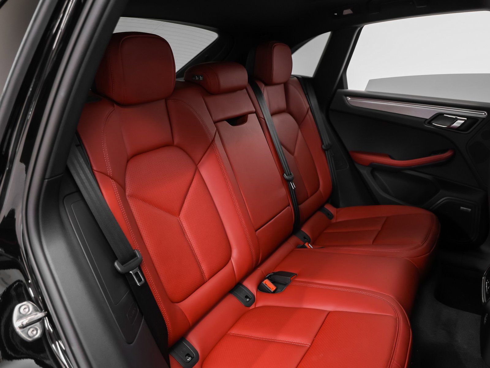 Certified 2025 Porsche Macan image 24