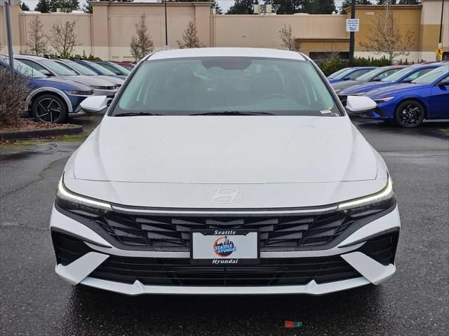 New 2026 Hyundai Elantra SE FWD image 2