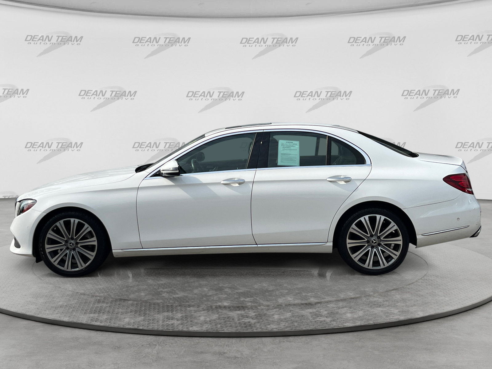 Used 2018 Mercedes-Benz E 300 4MATIC image 4