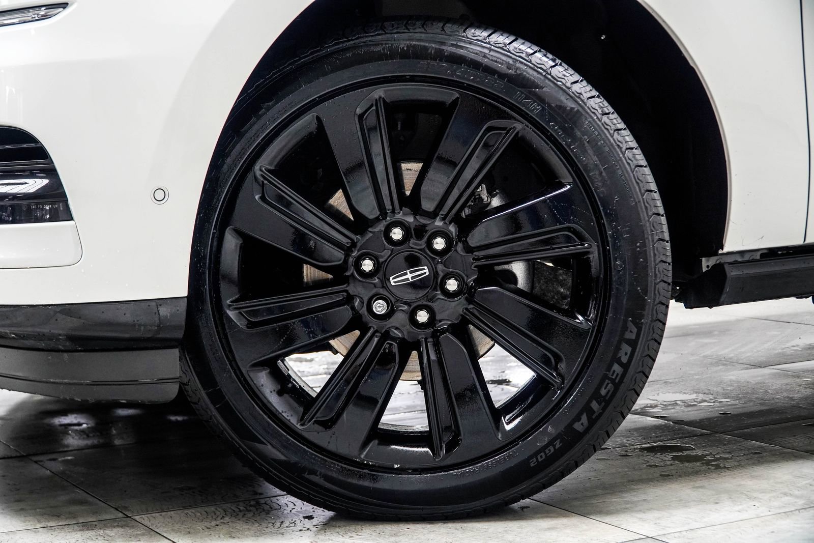 Used 2023 Lincoln Navigator Reserve AWD/4WD image 3