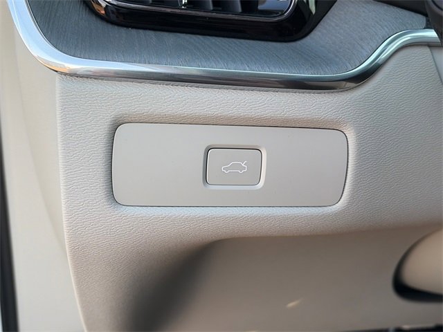 Used 2025 Volvo XC60 B5 Ultra w/ Protection Package Premier image 24