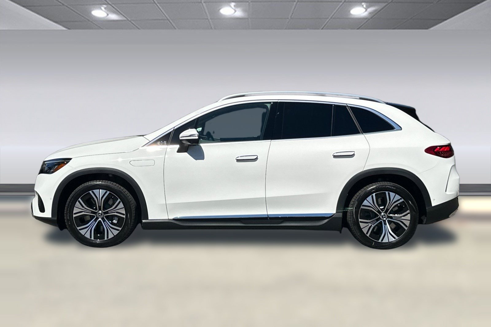 New 2027 Mercedes-Benz EQE 320+ SUV image 2