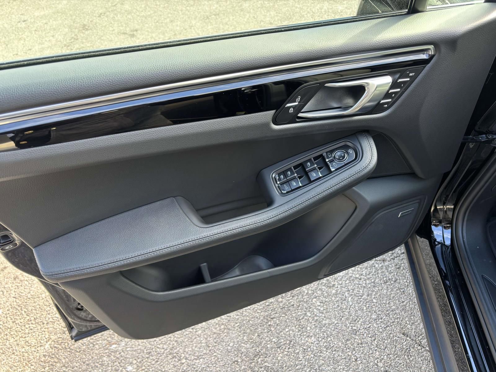 New 2026 Porsche Macan image 22