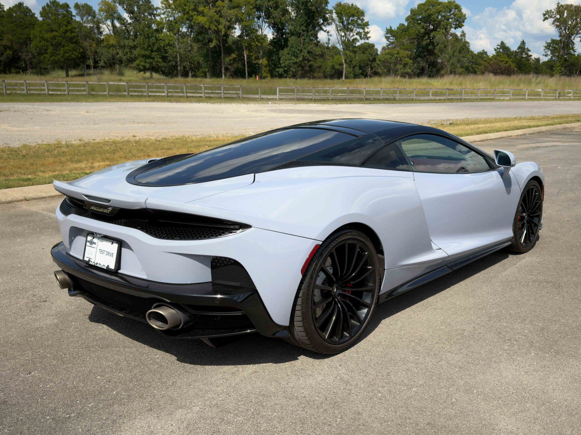 Used 2020 McLaren GT RWD image 13
