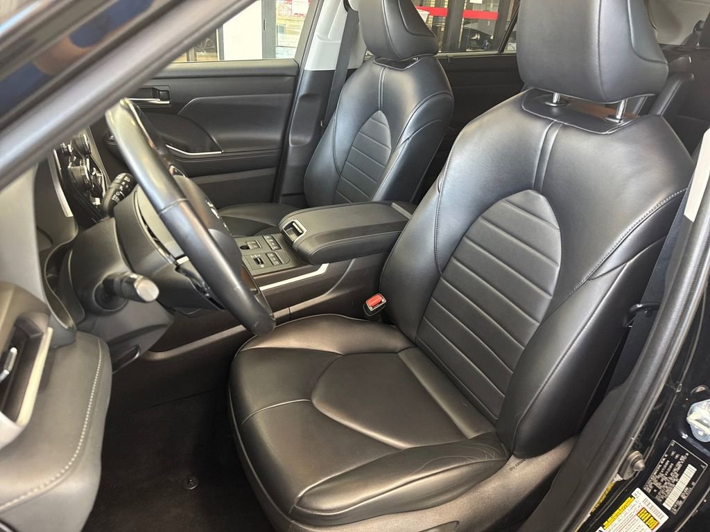 Used 2022 Toyota Highlander XLE image 7