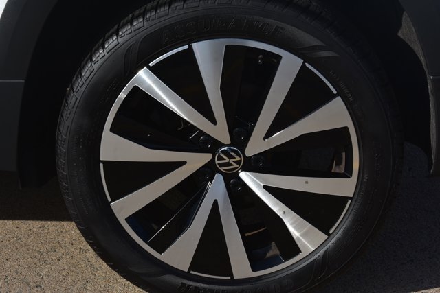 Used 2024 Volkswagen Taos SE FWD image 10
