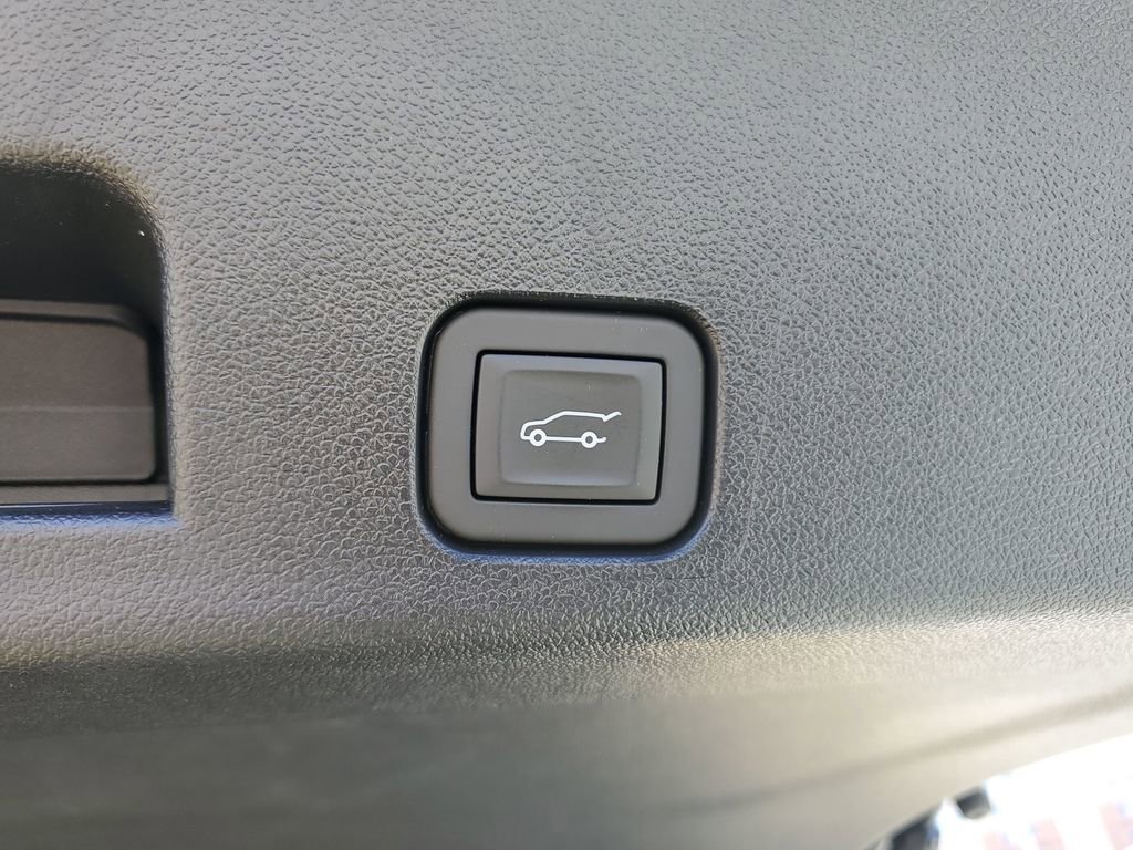 Used 2026 Chevrolet Traverse LT w/ Driver Confidence Package FWD image 10