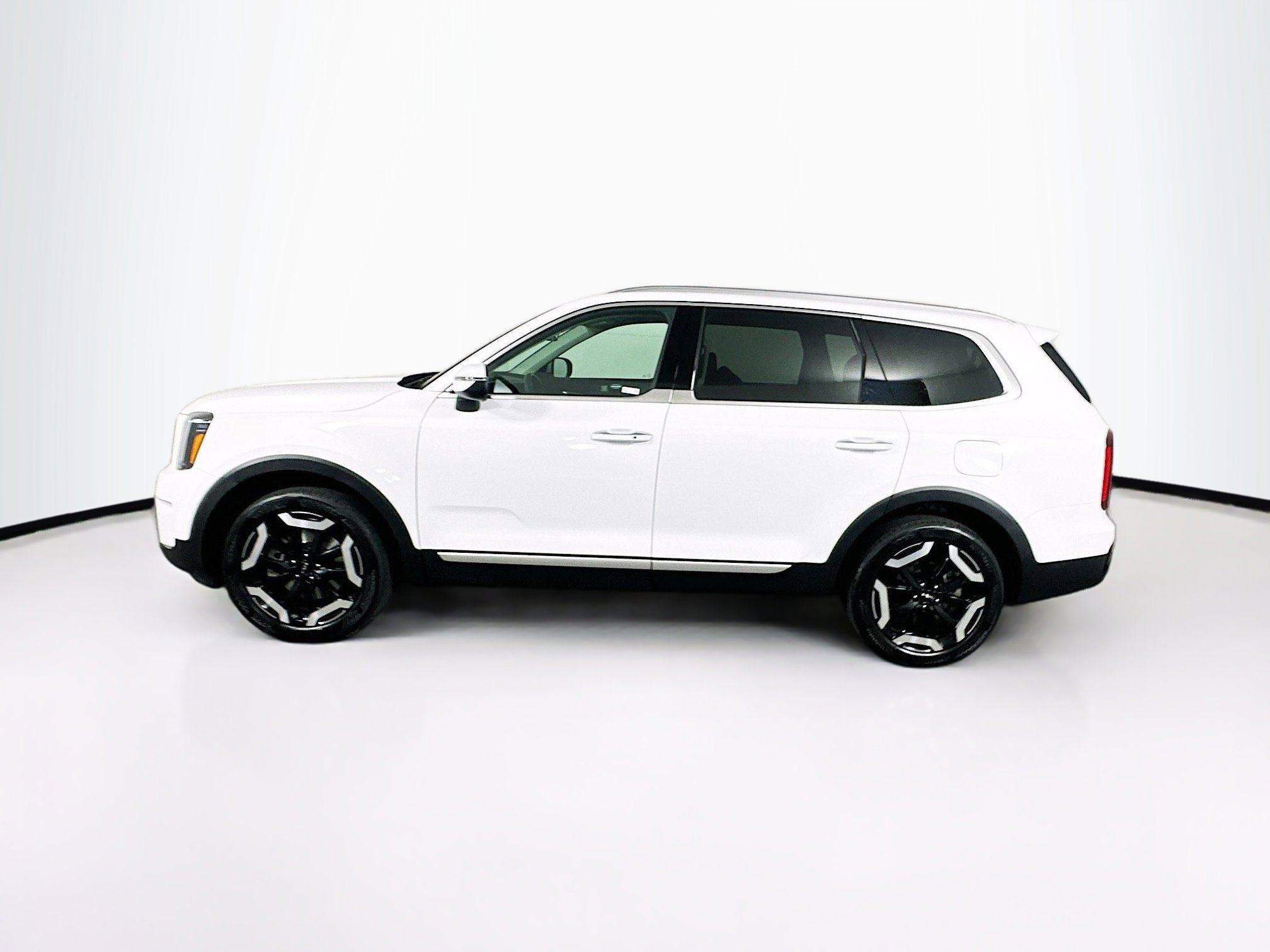 Used 2025 Kia Telluride S image 4