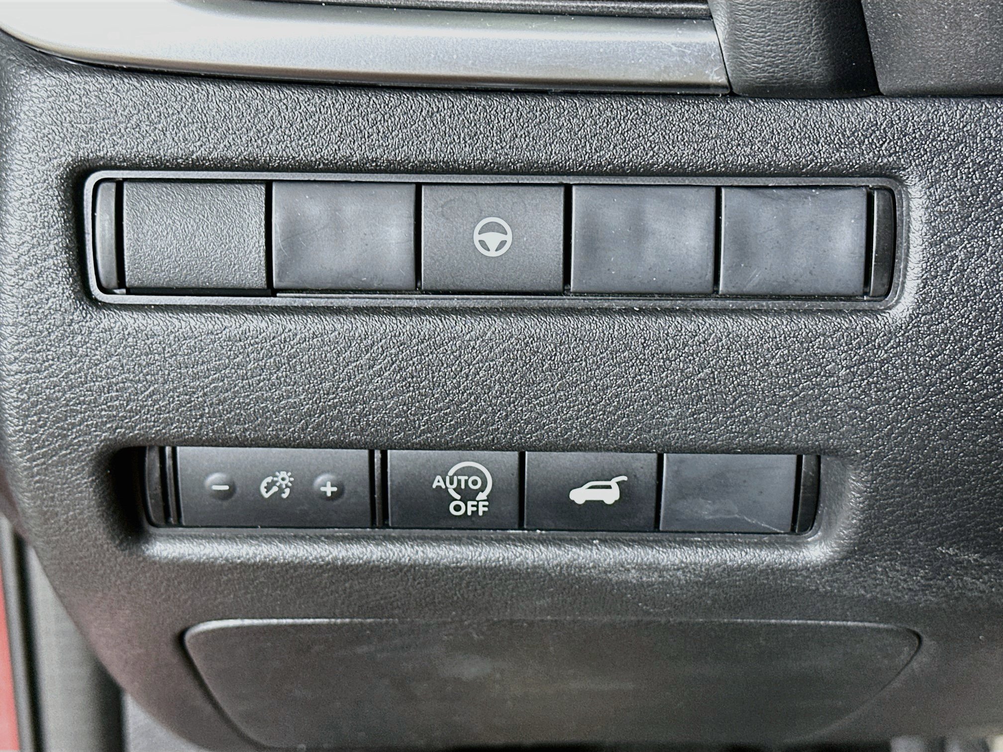 Used 2025 Nissan Rogue SV AWD/4WD image 17
