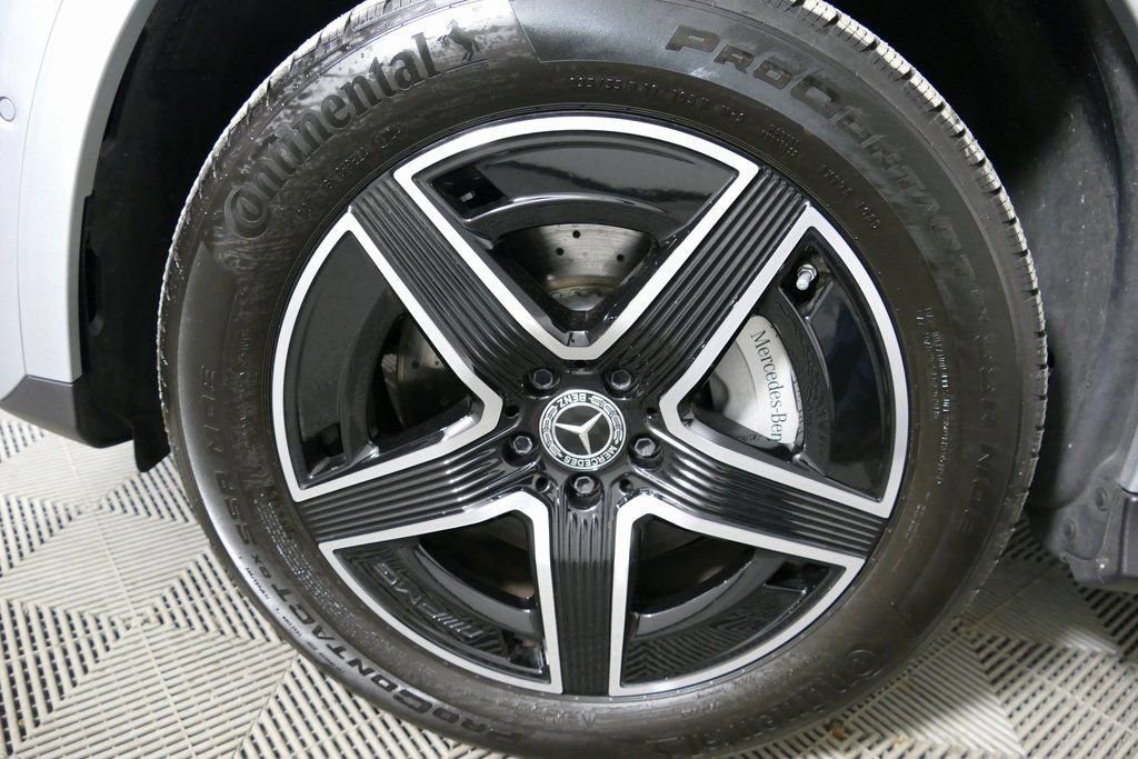 Used 2025 Mercedes-Benz GLC 350e 4MATIC w/ AMG Line image 9