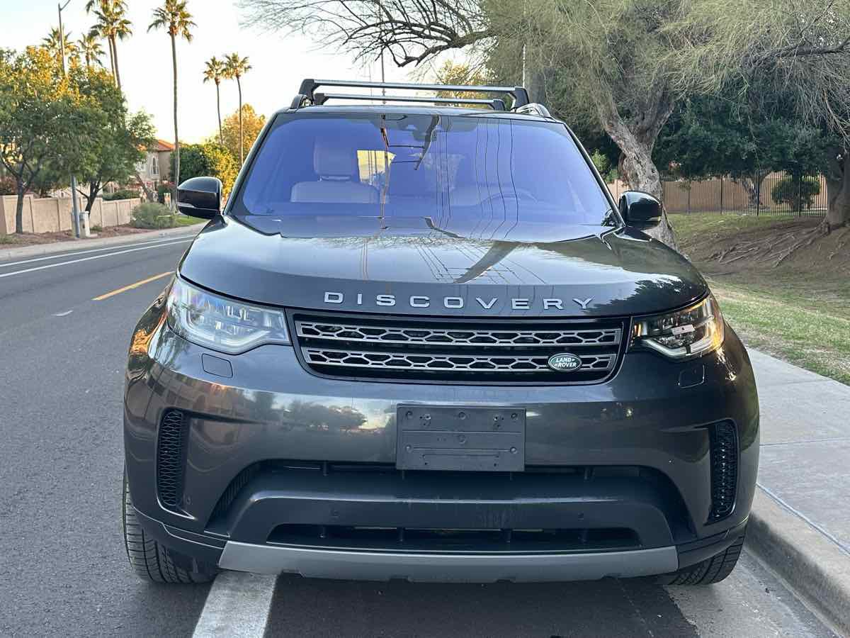 Used 2018 Land Rover Discovery SE image 3