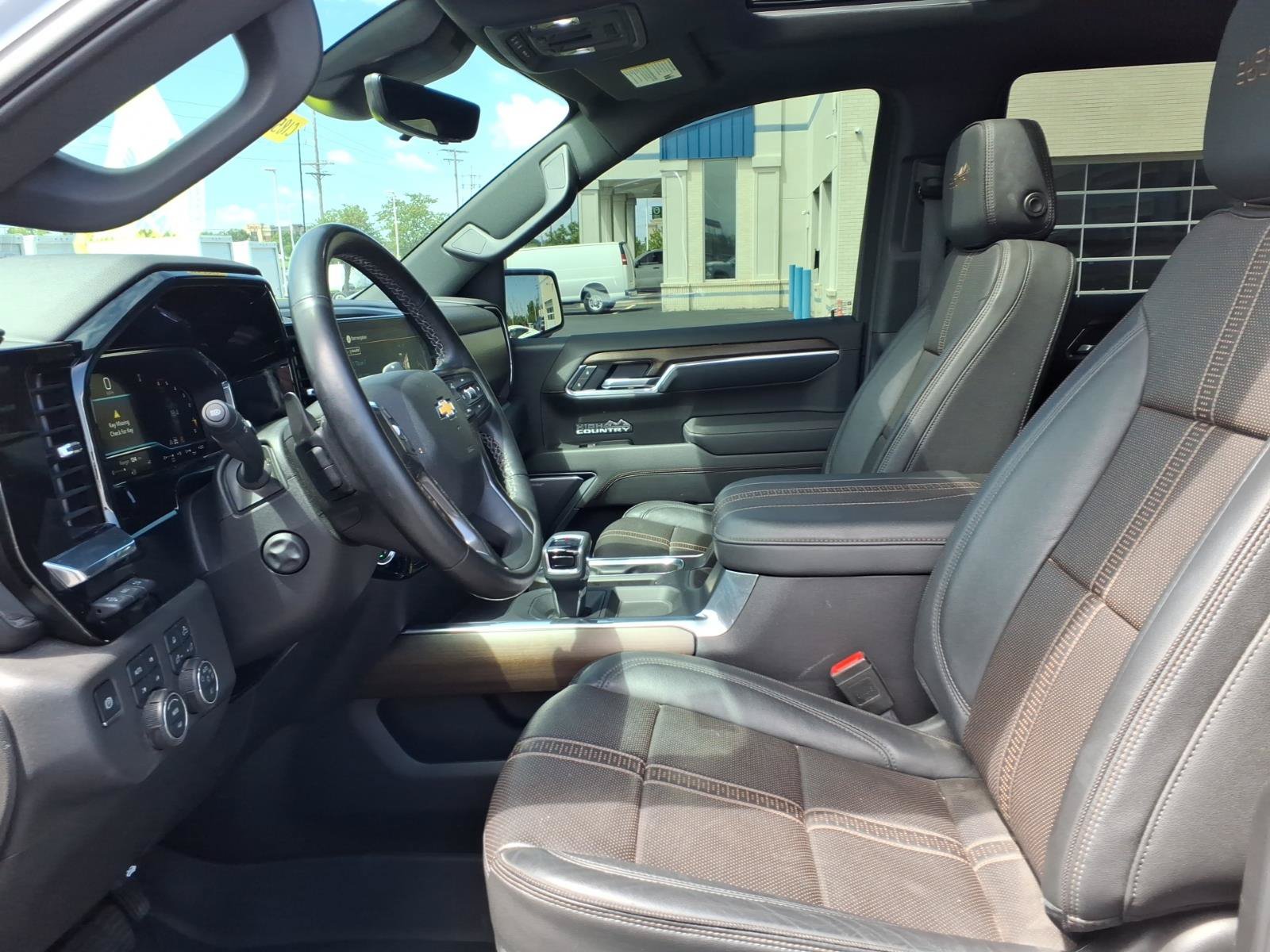 Used 2025 Chevrolet Silverado 1500 High Country AWD/4WD image 23