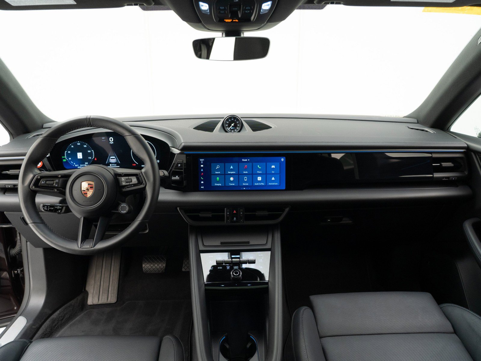 Certified 2025 Porsche Macan Electric image 31
