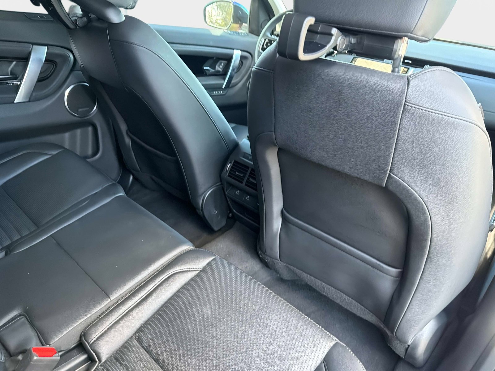 Used 2025 Land Rover Discovery Sport S image 26