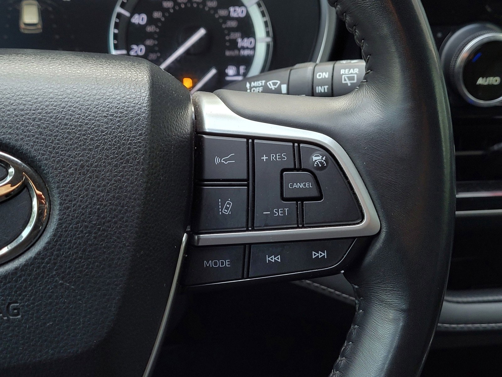 Certified 2022 Toyota Highlander XLE image 22