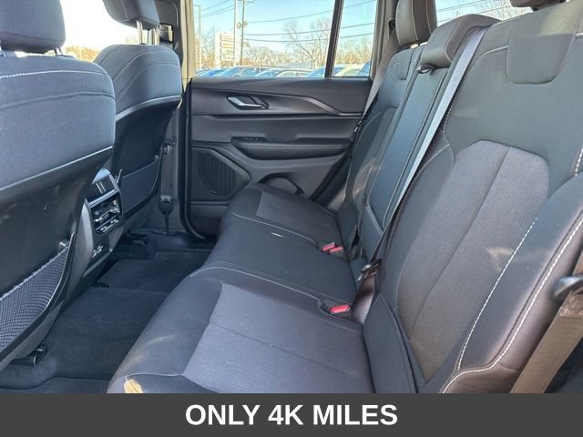 Used 2025 Jeep Grand Cherokee Laredo X image 23