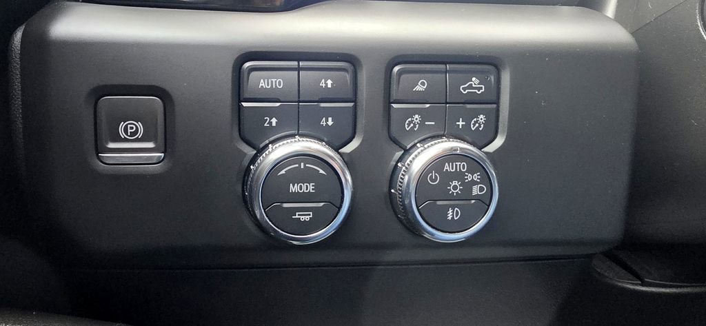 Used 2024 GMC Sierra 1500 AT4 w/ Technology Package AWD/4WD image 14