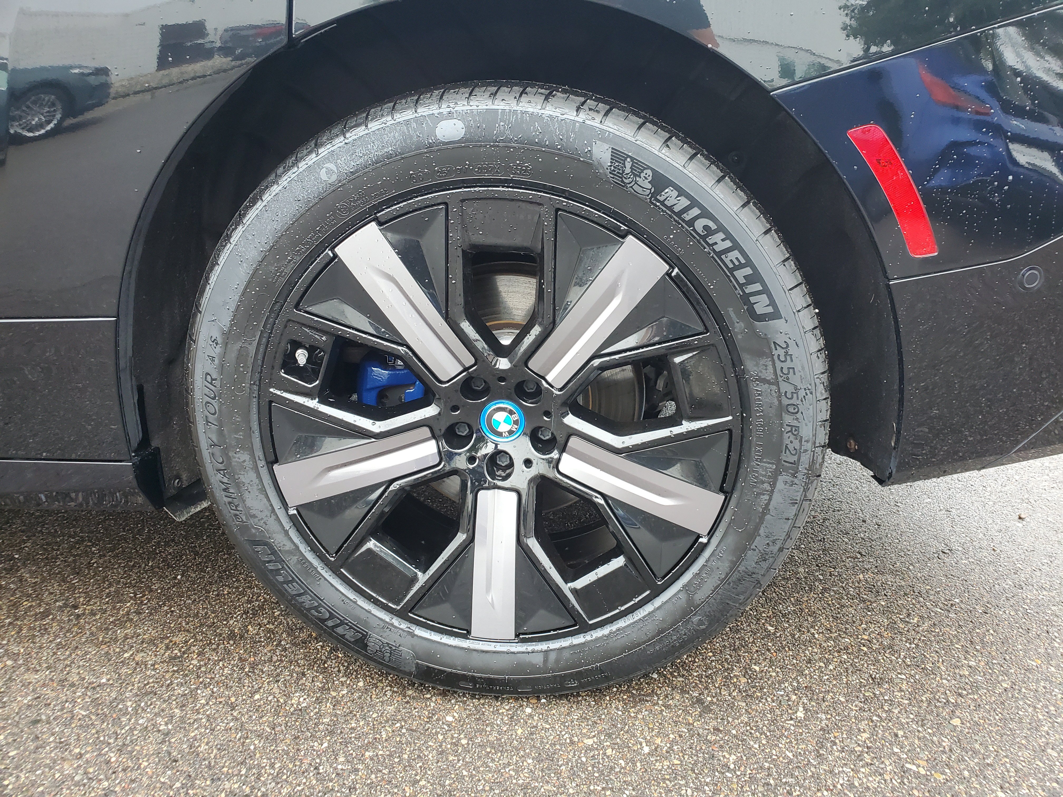 Certified 2024 BMW iX xDrive50 w/ Sport Package AWD/4WD image 35