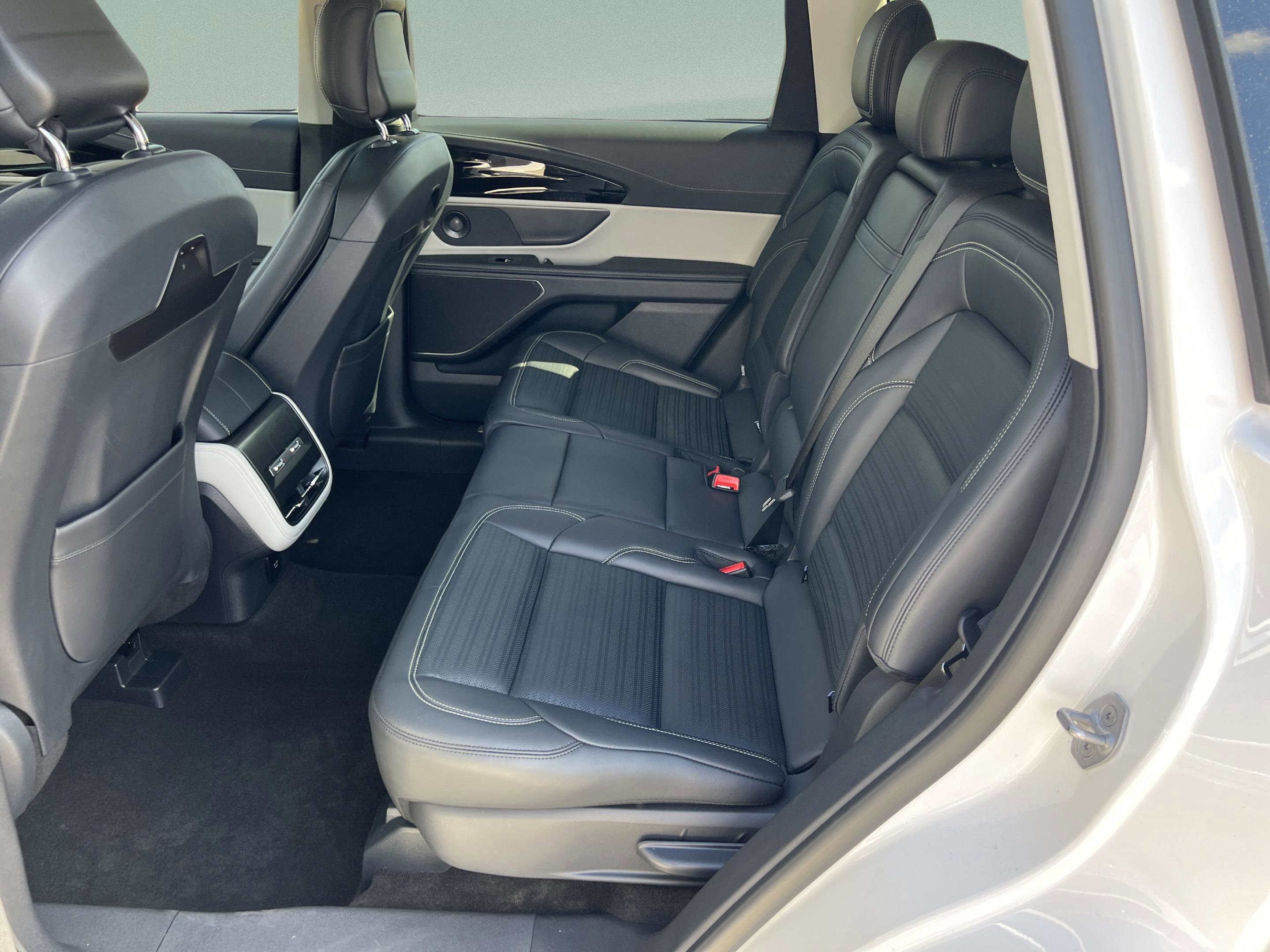 Used 2024 Lincoln Nautilus Reserve w/ Equipment Group 202A image 27