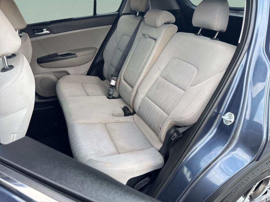 Used 2020 Kia Sportage LX image 11