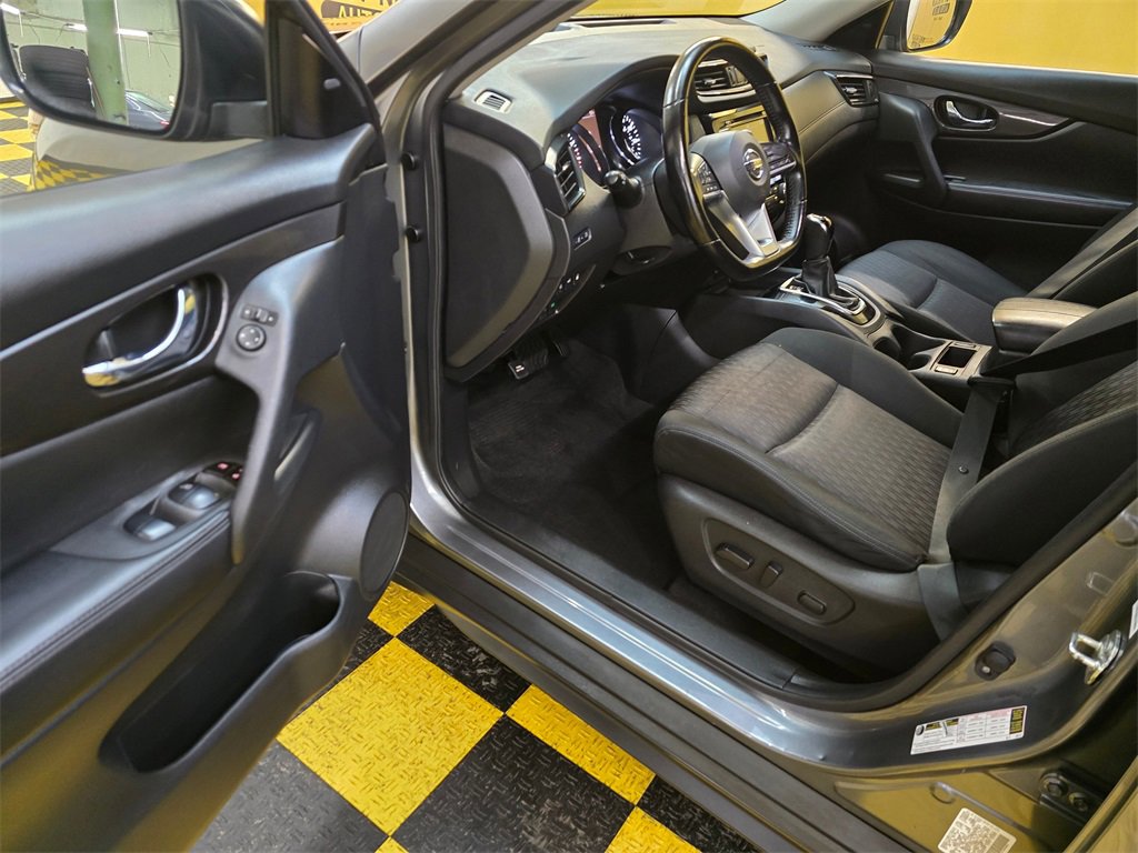 Used 2020 Nissan Rogue SV image 20