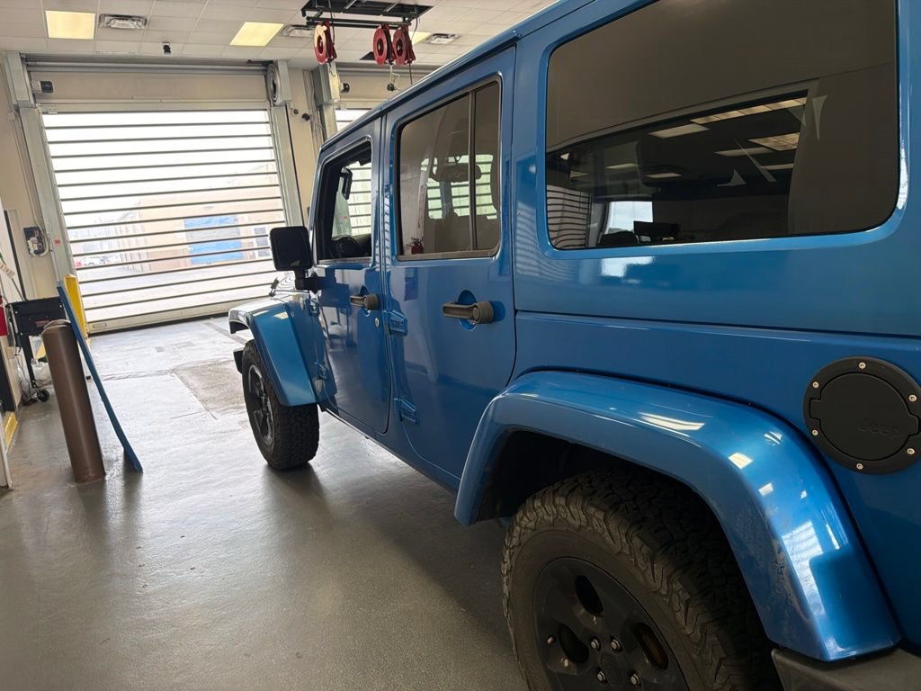 Used 2015 Jeep Wrangler Unlimited Sahara AWD/4WD image 8
