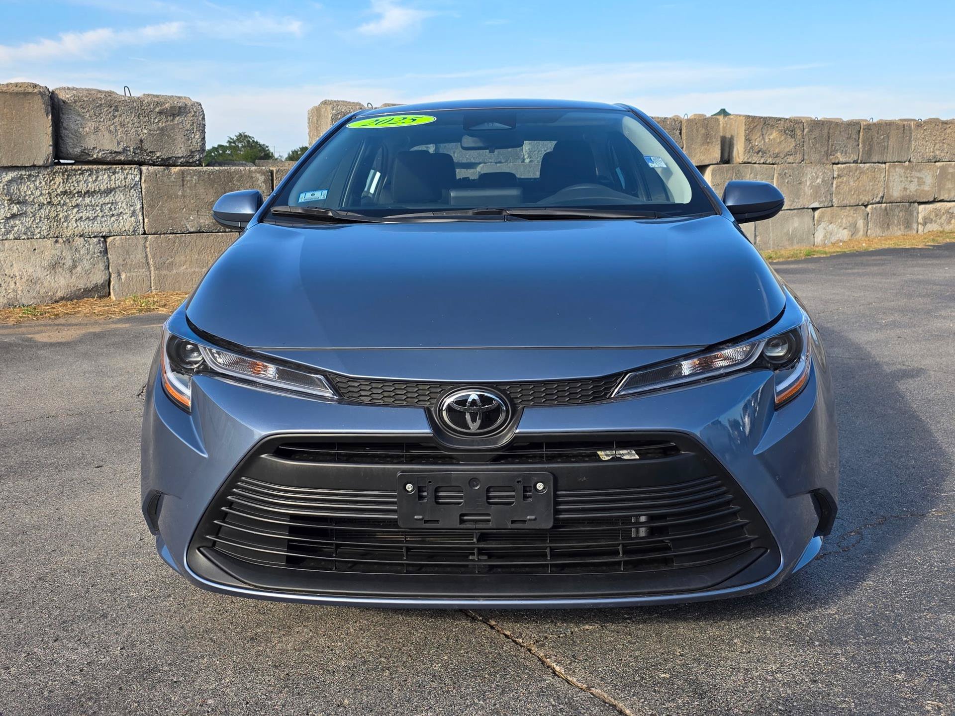 Used 2025 Toyota Corolla LE FWD image 2