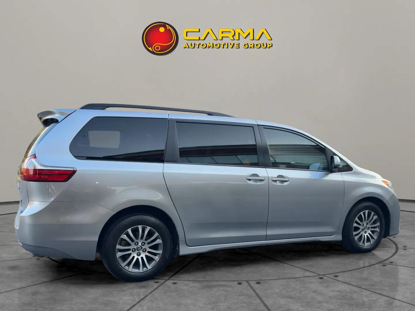 Used 2018 Toyota Sienna XLE image 8