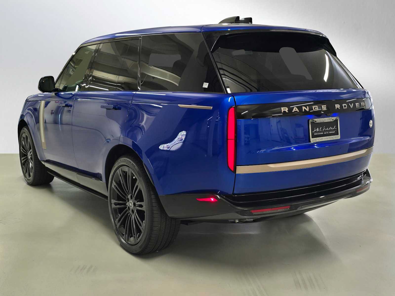 New 2025 Land Rover Range Rover SV AWD/4WD image 3