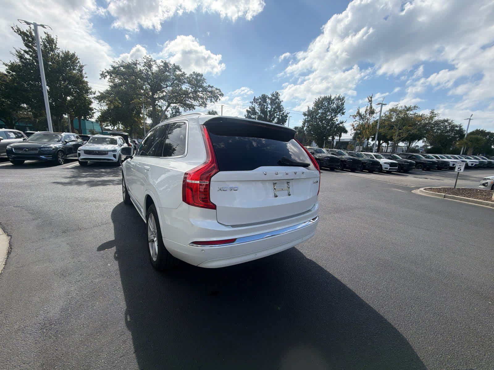 Used 2024 Volvo XC90 B5 Core AWD/4WD image 16