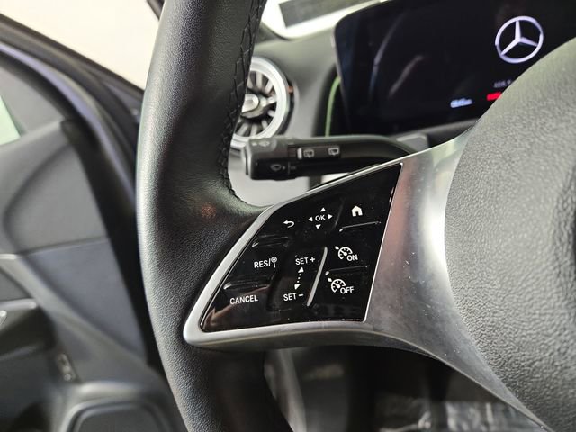 Used 2025 Mercedes-Benz GLB 250 4MATIC image 22