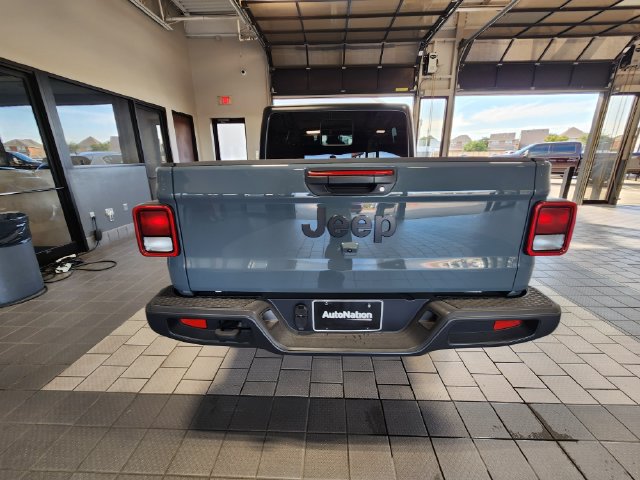 Used 2025 Jeep Gladiator Sport AWD/4WD image 5