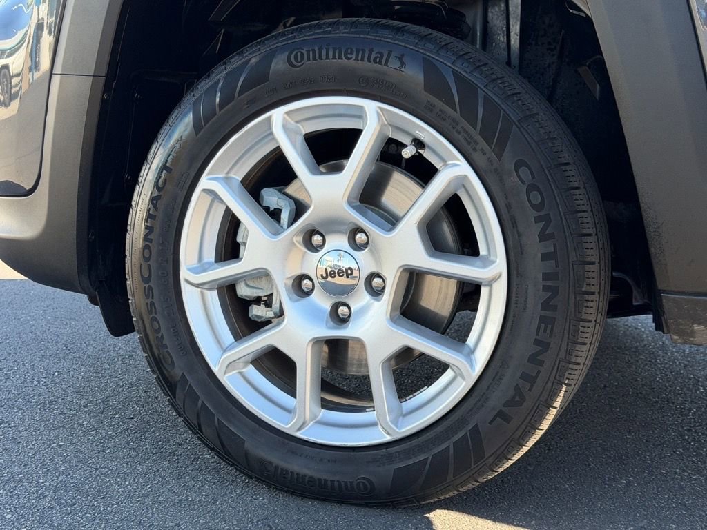 Used 2023 Jeep Renegade Latitude w/ Premium Group image 22