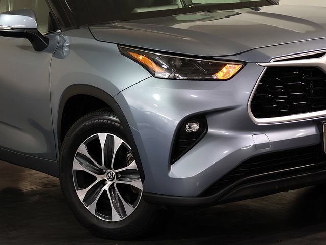 Used 2024 Toyota Highlander XLE AWD/4WD image 8