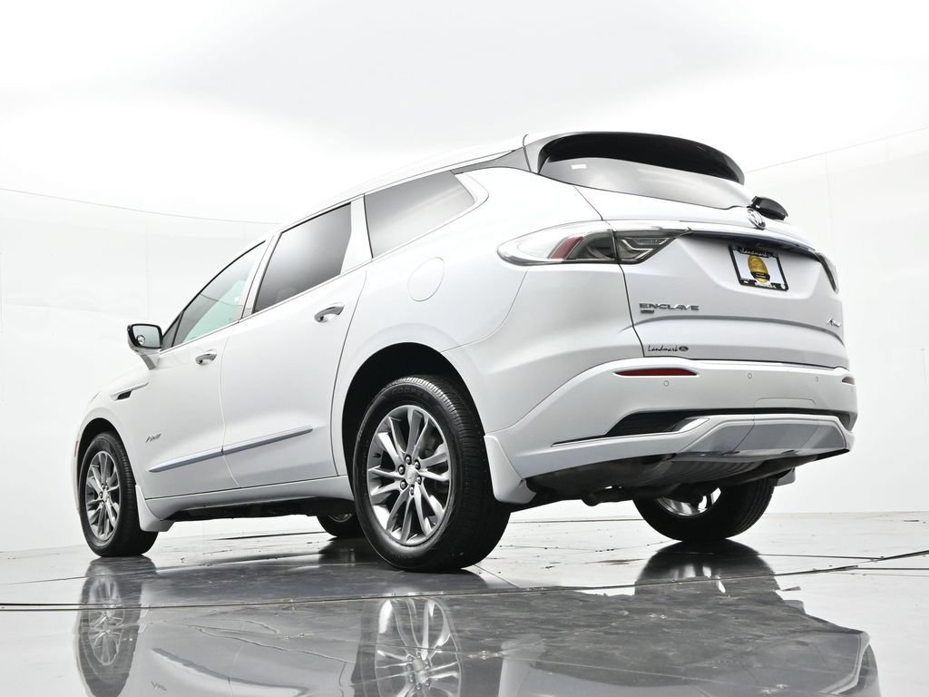 Used 2022 Buick Enclave Avenir w/ Avenir Technology Package AWD/4WD image 22