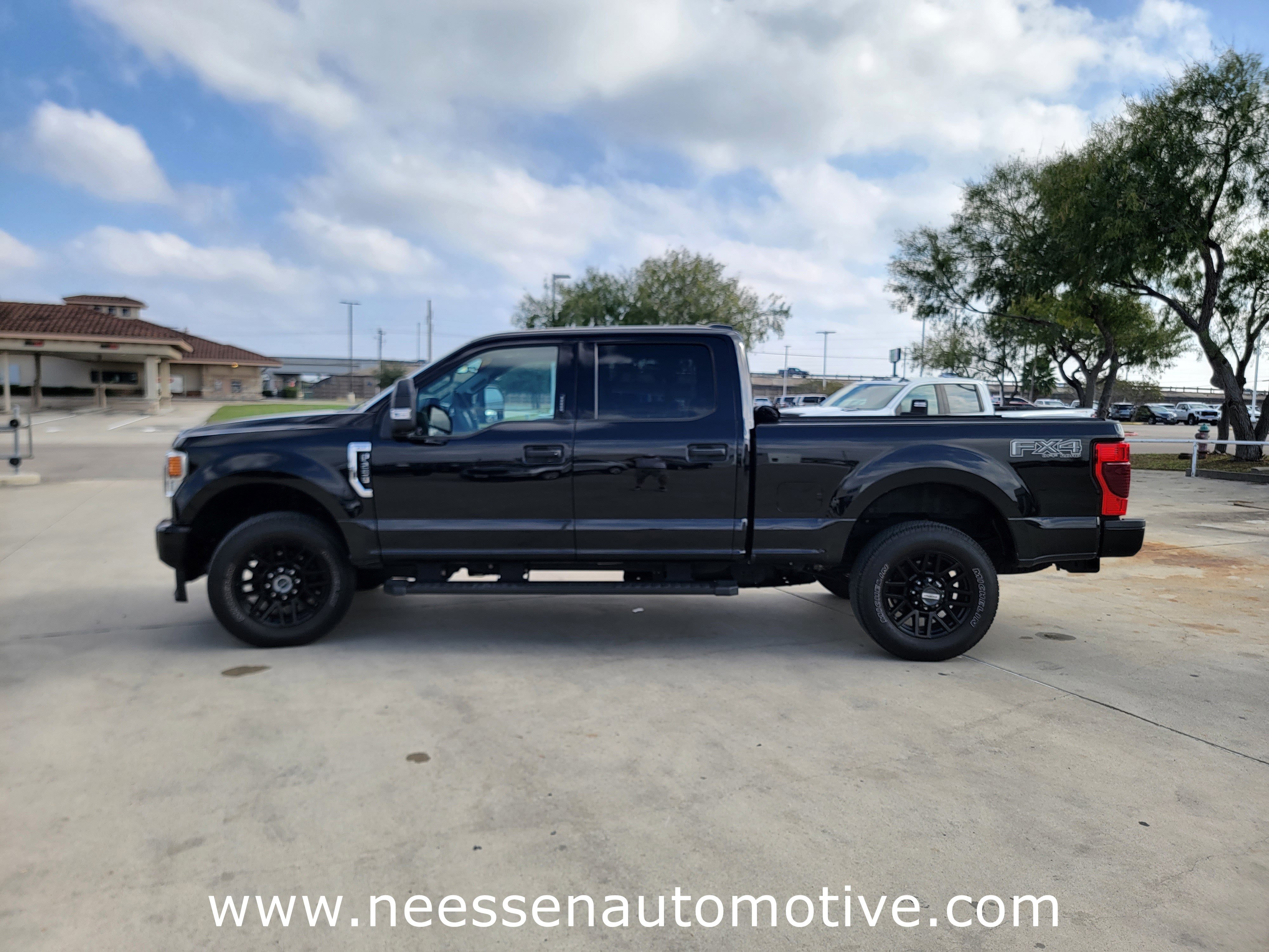 Used 2022 Ford F250 XLT w/ Black Appearance Package image 4